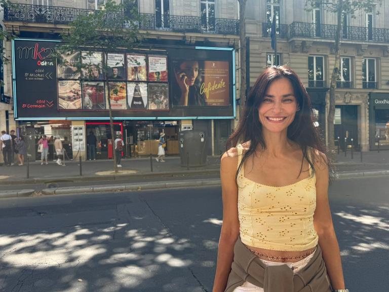 Pariste Saadet Il Aksoy Rüzgar 